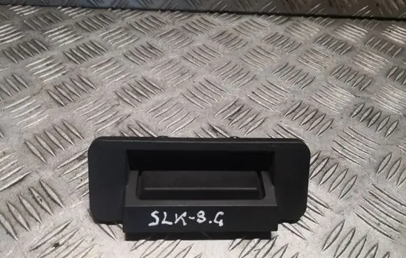 Mercedes-Benz SLK R172 Tailgate/boot open switch button 1727500293 A1727500293