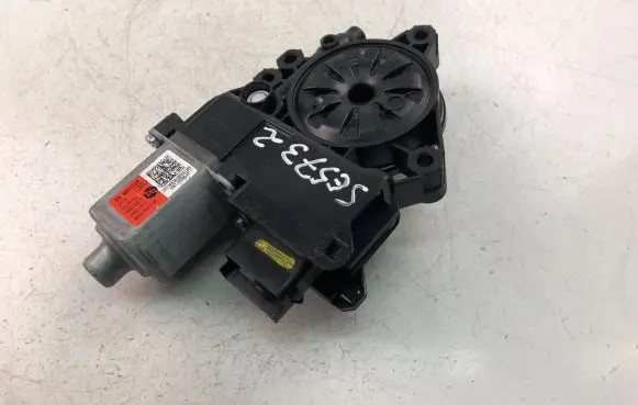 KIA Ceed Front door window regulator motor 83460J7020
