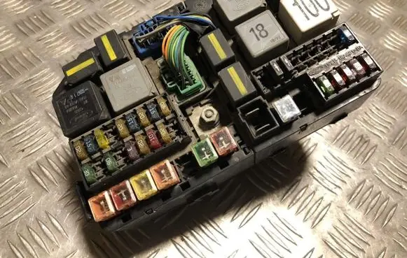 Ford Mondeo MK II Fuse box set 1S7T14A142AA 71543256
