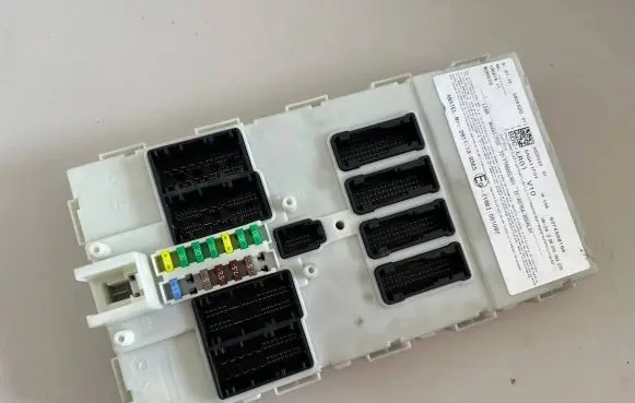 BMW X1 F48 F49 Central body control module 6825520 5AGA11F01