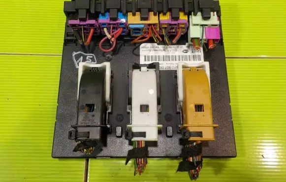 Audi A3 S3 8P Central body control module 8P0907063 LP252