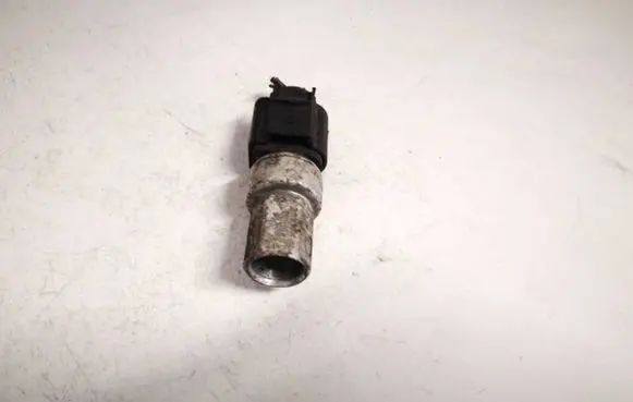 Volkswagen PASSAT B7 Air conditioning (A/C) pressure sensor 8k0973703