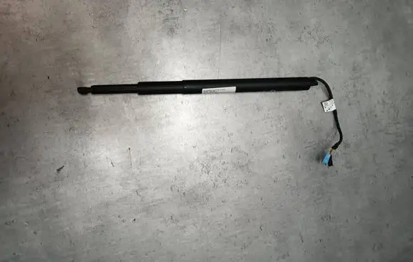 BMW 5 G30 G31 Fuel injector 7390110