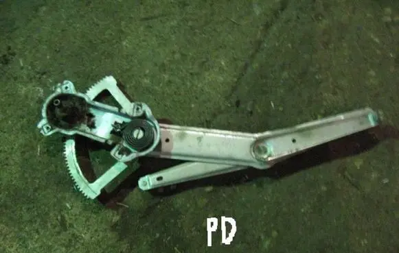 Mercedes-Benz 100 W631 Front door manual window regulator 