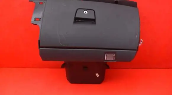 Volvo V50 Glove box 8626141