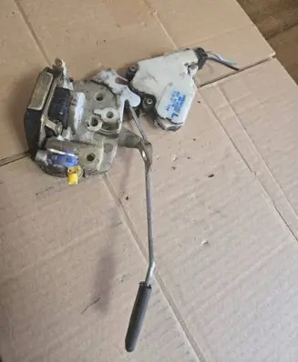 Nissan Terrano Tailgate/trunk/boot lock/catch/latch 8055301U61