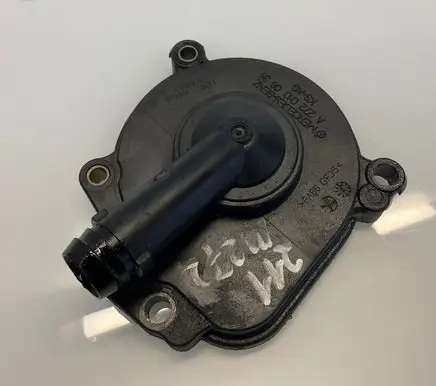 Mercedes-Benz E W211 Oil breather separator A2720100631 2720100631
