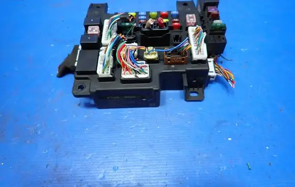 Mitsubishi Outlander Fuse module 8637A824