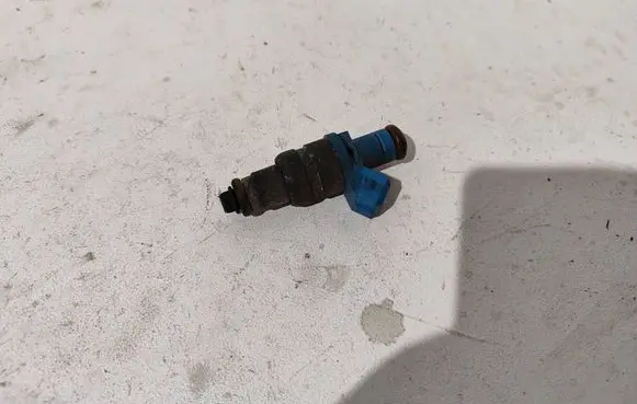 Audi A4 S4 B5 8D Fuel injector 06B133551