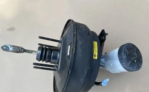 Nissan Patrol Y60 Brake booster 4721002J01 4601002J00