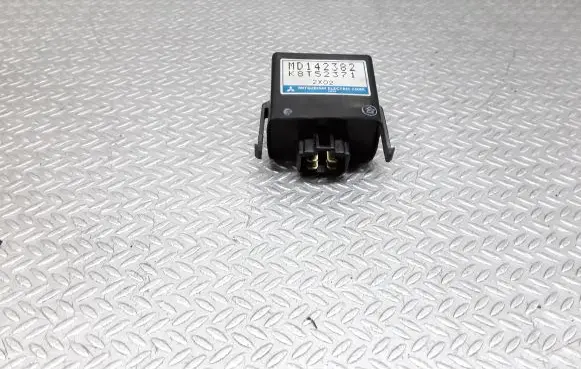 Mitsubishi Pajero Coolant fan relay MD142382