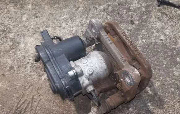Chrysler 200 Rear brake caliper