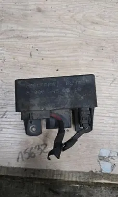 Mercedes-Benz A W168 Glow plug pre-heat relay 0005453516