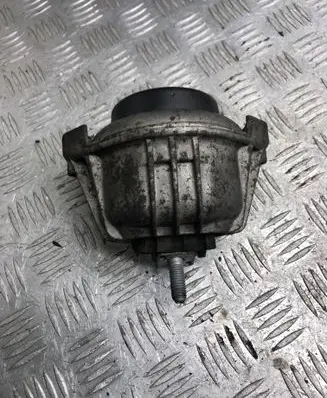 BMW 1 E81 E87 Engine mount bracket 13981112