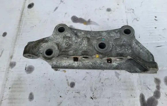 Peugeot 308 Engine mounting bracket 9811186980