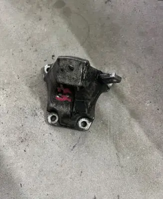 Audi A4 S4 B5 8D Engine mounting bracket 8E0199308J