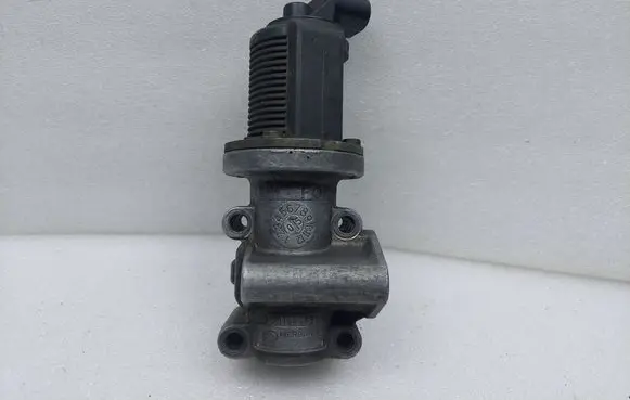 Opel Astra H EGR valve 55194735