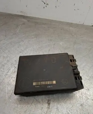 Mercedes-Benz E W210 Seat control module 2108206526 99M10