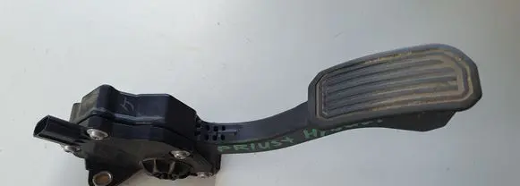 Toyota Prius+ (ZVW40) Accelerator throttle pedal 7811012050 1988008571