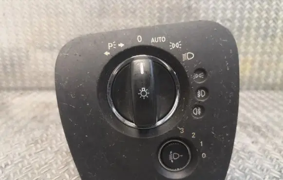 Mercedes-Benz CLS C219 Light switch 2195450604