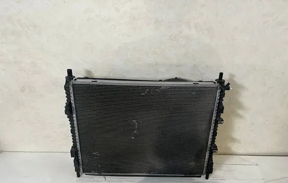 Ford Mustang VI Coolant radiator FR338005