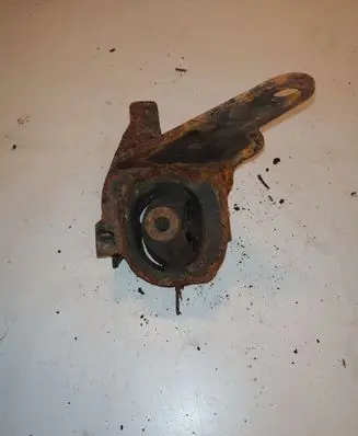 Toyota Avensis Verso Engine mount bracket
