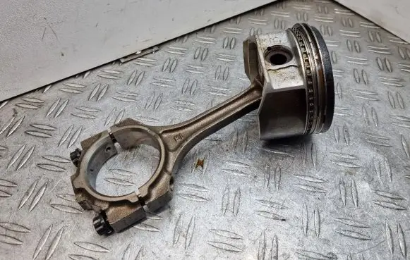 Toyota Land Cruiser (J100) Piston with connecting rod 50041