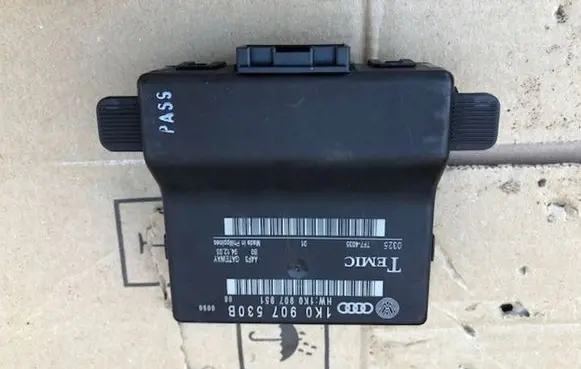 Audi A3 S3 8P Gateway control module 1K0907530B