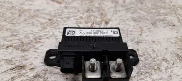 Mercedes-Benz E W212 Charging relay A0009822023