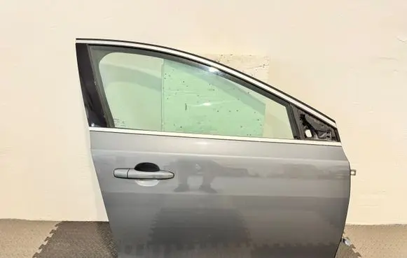 Volvo V40 Front door