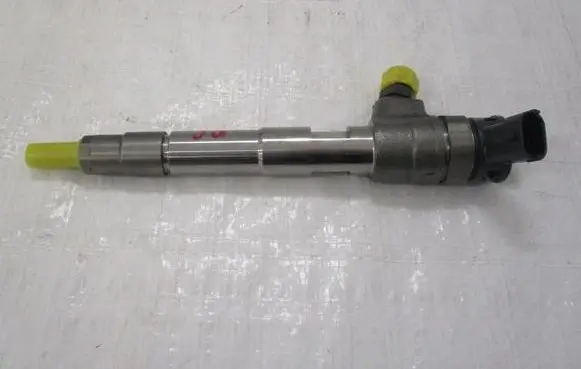 Nissan Cefiro Fuel injectors set 8201636333 0445110800