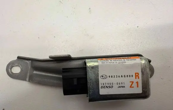 Subaru Outback Airbag deployment crash/impact sensor 98236AG000 1879000691