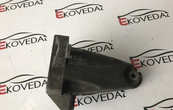 Mercedes-Benz C W204 Engine mounting bracket A2712231904