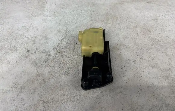 Volvo XC70 Fuel tank cap lock motor 9483311