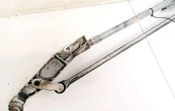 Nissan Cube Z12 Front wiper linkage and motor
