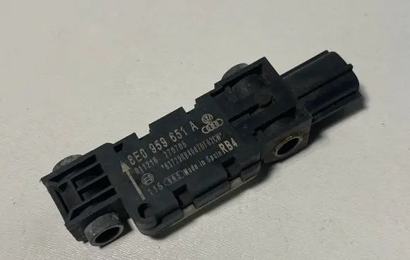 Audi A4 S4 B7 8E 8H Airbag deployment crash/impact sensor 8E0959651A