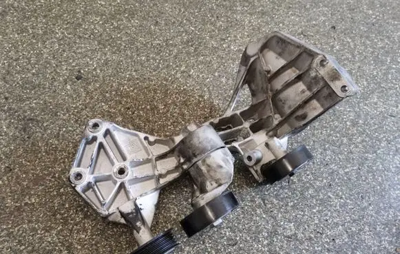 Mercedes-Benz A W168 Generator/alternator bracket 
