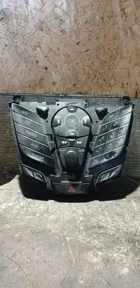 Head unit multimedia control