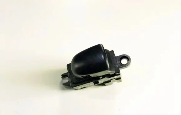 Nissan Juke I F15 Electric window control switch