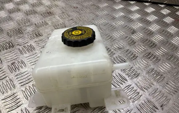 Lexus RX 450H Brake fluid reservoir 241040