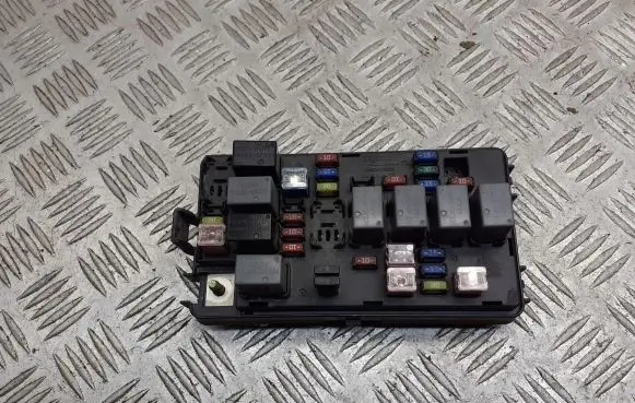 Chevrolet Spark Fuse box cover 96427970