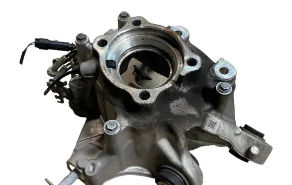 Rear wheel hub spindle/knuckle