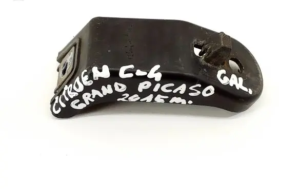 Rear bumper mounting bracket