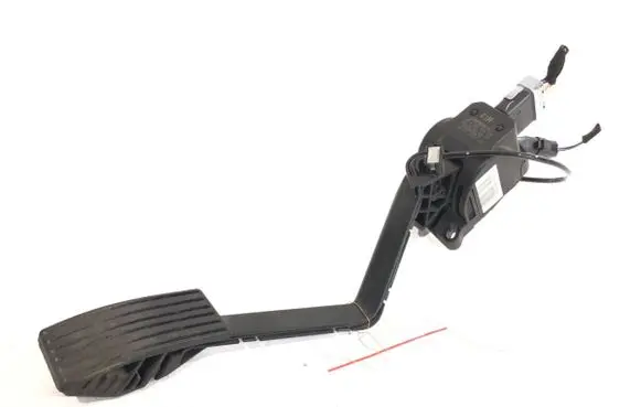 Accelerator throttle pedal