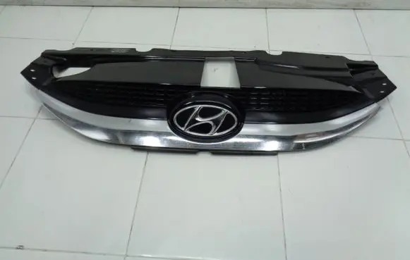 Hyundai ix35 Front bumper upper radiator grill