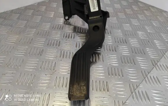 Ford Mondeo Mk III Accelerator throttle pedal 2S719F836DA