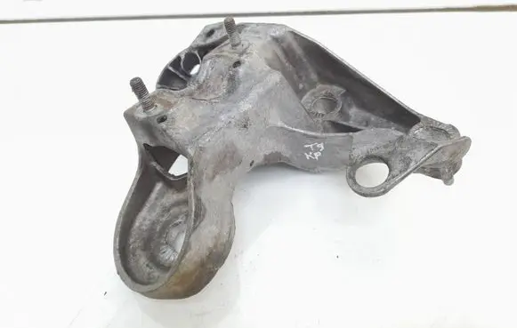Audi A4 S4 B6 8E 8H Engine mounting bracket 8E0199351C