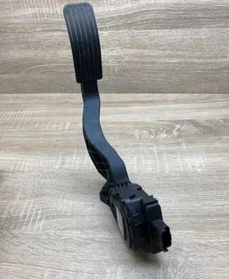 Peugeot 207 Accelerator throttle pedal 9680756880 6PV009083