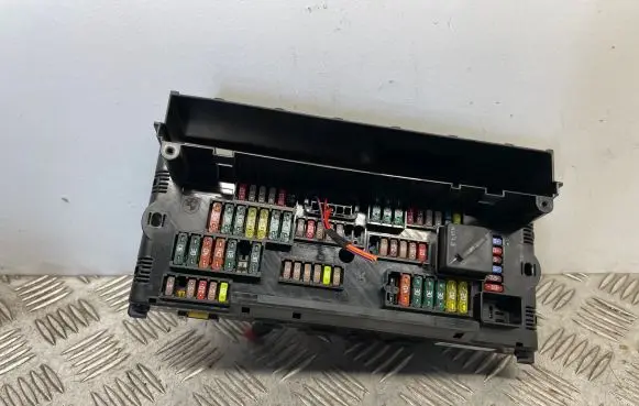 BMW 7 F01 F02 F03 F04 Fuse module 9234421