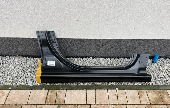 Opel Karl Rear sill (body part) 42429076